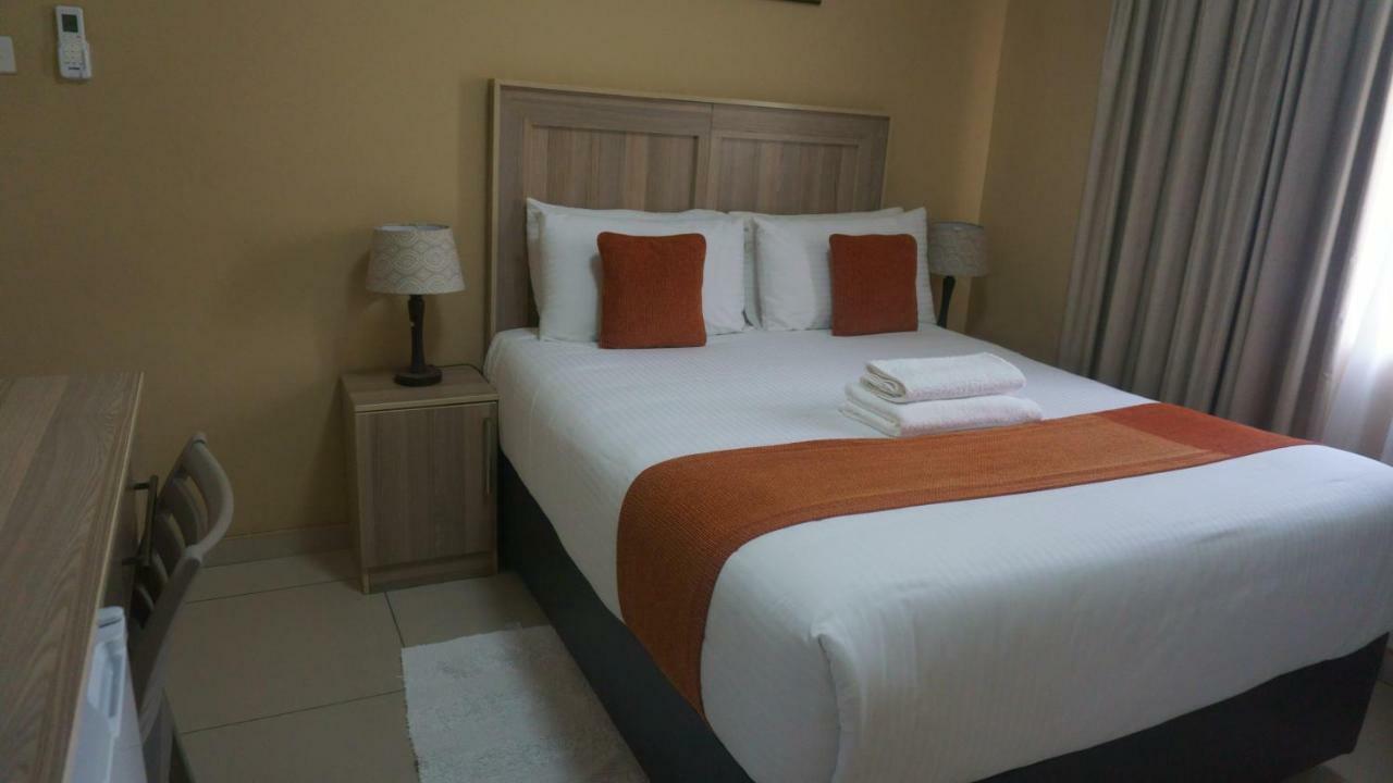Bridgeville Guest House Габороне Экстерьер фото